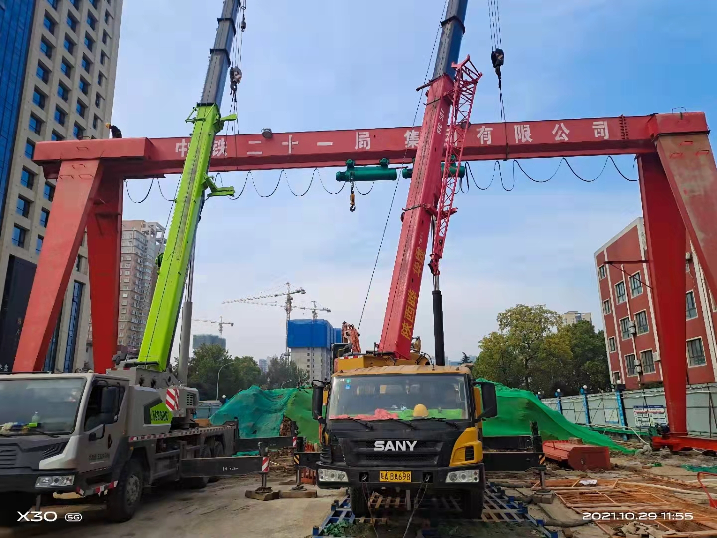 電動(dòng)葫蘆單梁門式起重機(jī)